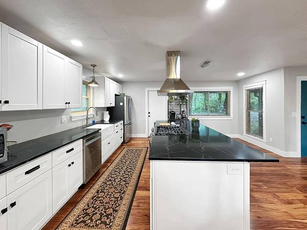 13608 Day RD, Grass Valley, CA 95945