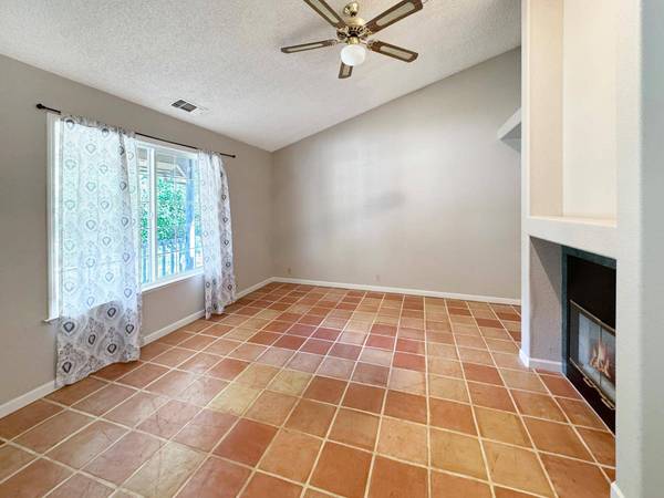 25124 Long CT, Auburn, CA 95602