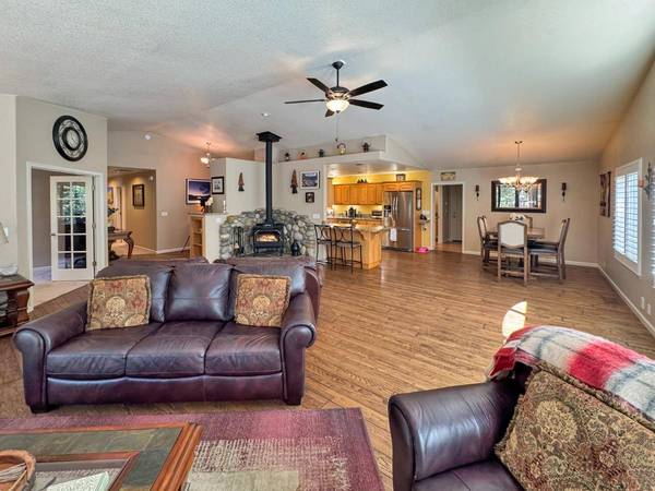 6152 Hillcrest CT, Foresthill, CA 95631