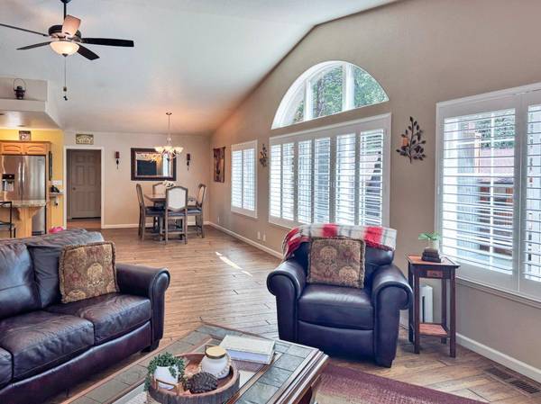 6152 Hillcrest CT, Foresthill, CA 95631