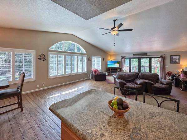 6152 Hillcrest CT, Foresthill, CA 95631