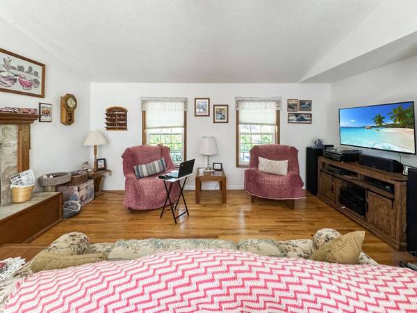 10800 Round Valley RD, Grass Valley, CA 95949