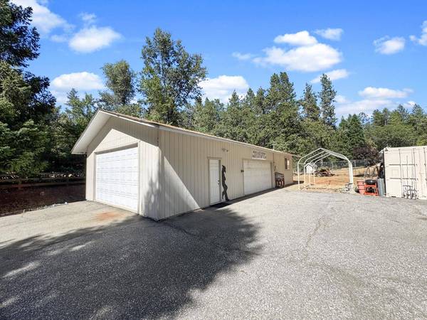 10800 Round Valley RD, Grass Valley, CA 95949
