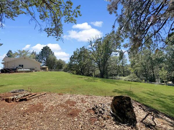 10800 Round Valley RD, Grass Valley, CA 95949