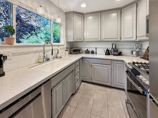12762 Lakeshore N, Auburn, CA 95602