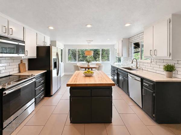 27466 Table Meadow RD, Auburn, CA 95602