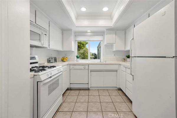 21114 Gypsy Moth LN, Huntington Beach, CA 92646