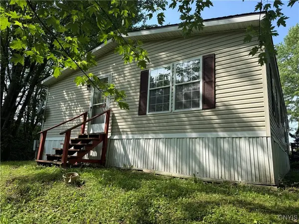 616 Sycamore LN, Utica, NY 13502