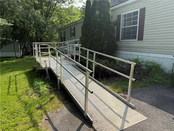 616 Sycamore LN, Utica, NY 13502