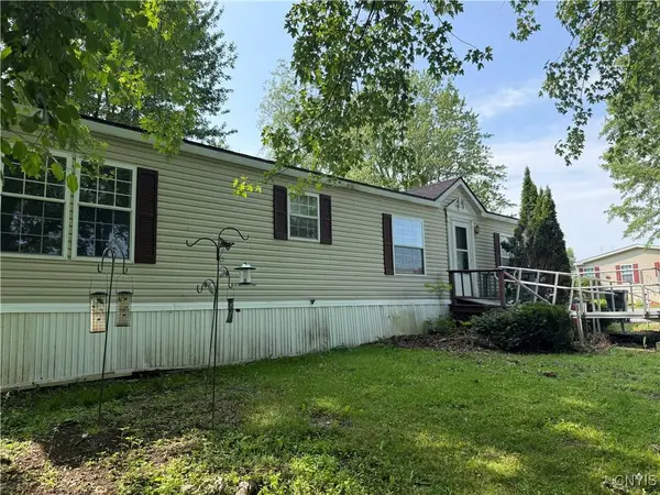 616 Sycamore LN, Utica, NY 13502