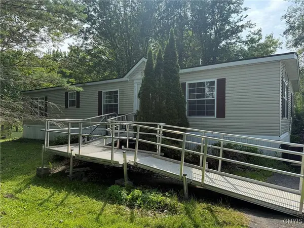 616 Sycamore LN, Utica, NY 13502