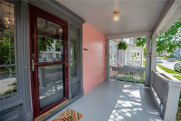 18 Avery PL, Utica, NY 13502