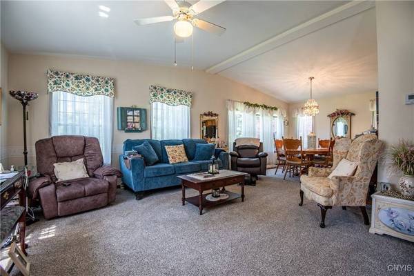 11 Buttonwood CIR, Clinton, NY 13323