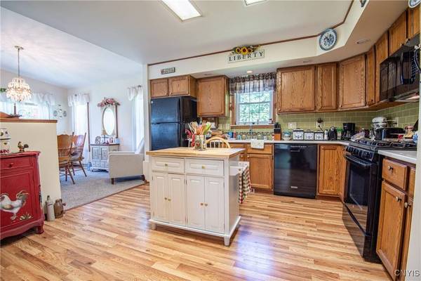 11 Buttonwood CIR, Clinton, NY 13323