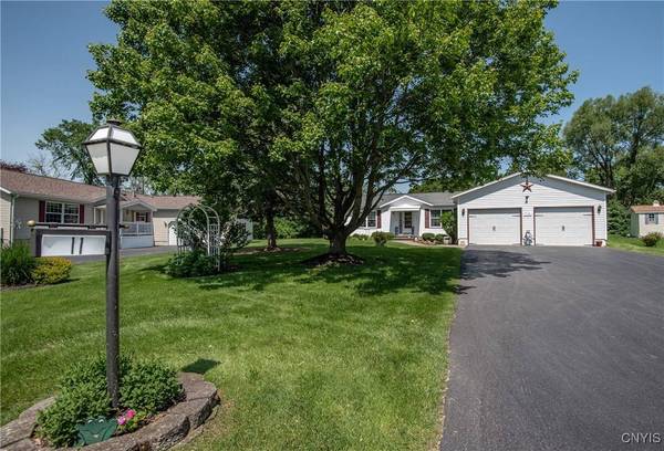 11 Buttonwood CIR, Clinton, NY 13323