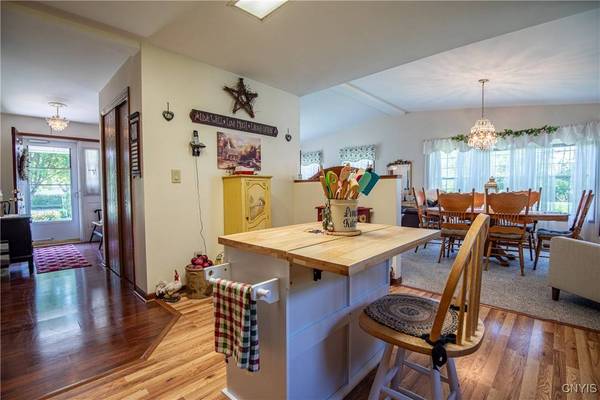 11 Buttonwood CIR, Clinton, NY 13323