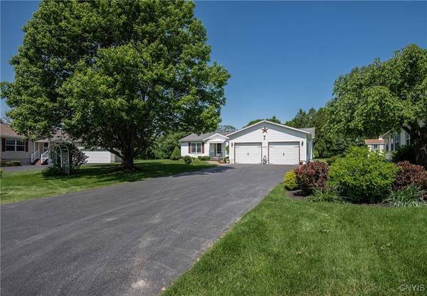 11 Buttonwood CIR, Clinton, NY 13323