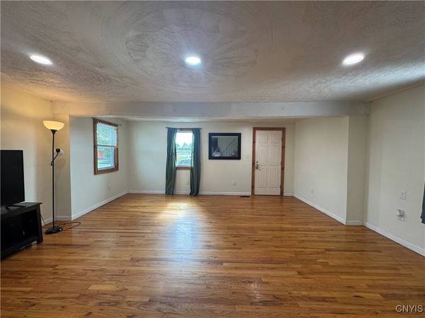 704 Bell RD S, Rome, NY 13440