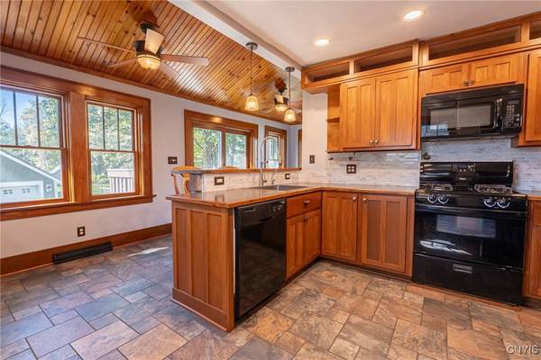 737 W Thomas ST, Rome, NY 13440