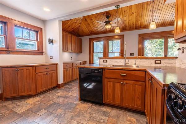 737 W Thomas ST, Rome, NY 13440