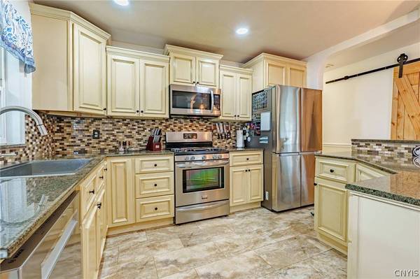 1708 Lincoln LN, Rome, NY 13440