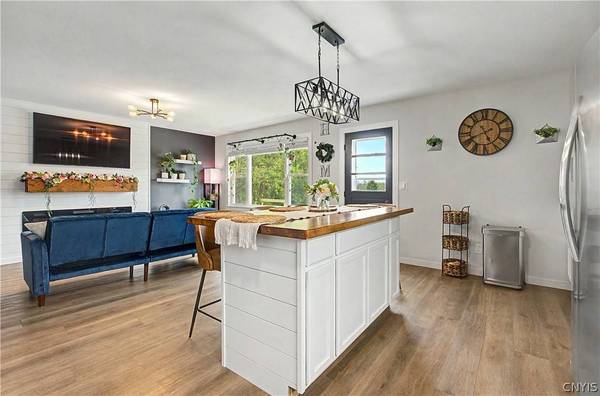 112 Manor LN, Oriskany, NY 13424