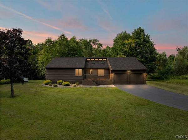 8105 Pinebrook LN