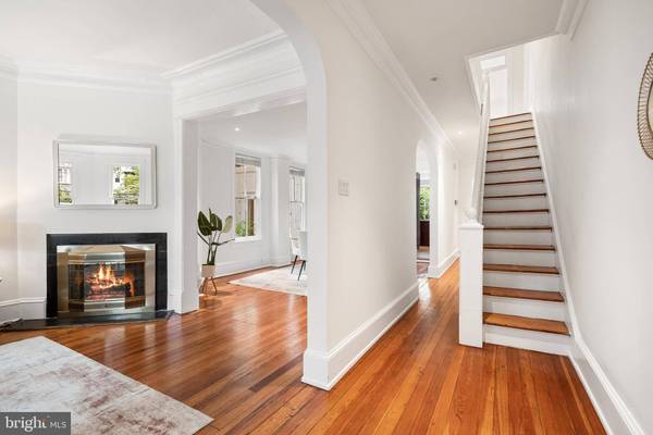 2429 TUNLAW RD NW, Washington, DC 20007