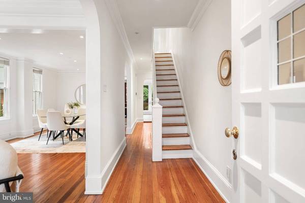 2429 TUNLAW RD NW, Washington, DC 20007