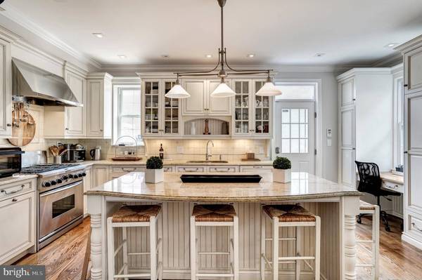 2243 NW 40TH ST NW, Washington, DC 20007