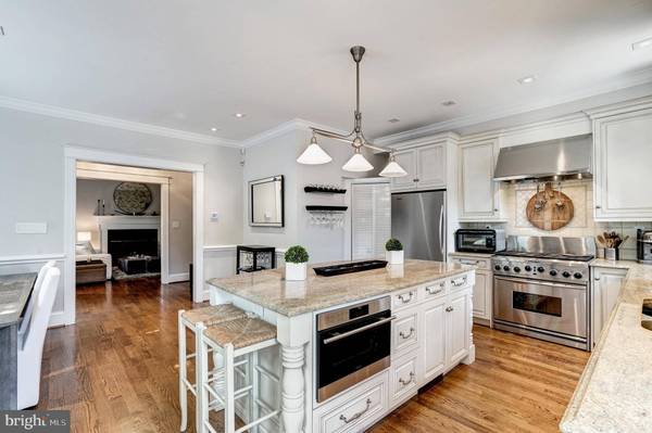 2243 NW 40TH ST NW, Washington, DC 20007