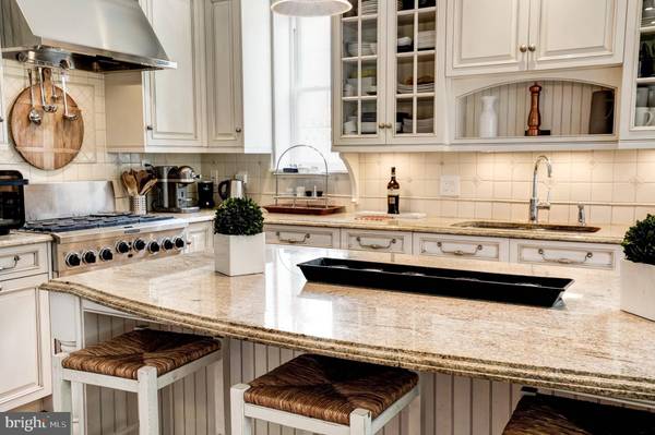 2243 NW 40TH ST NW, Washington, DC 20007