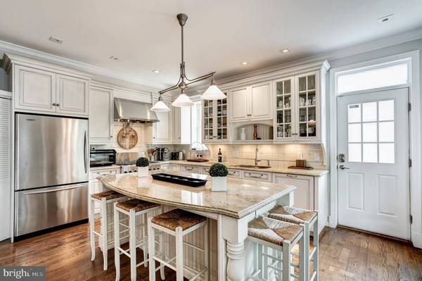 2243 NW 40TH ST NW, Washington, DC 20007