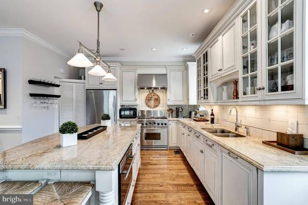 2243 NW 40TH ST NW, Washington, DC 20007