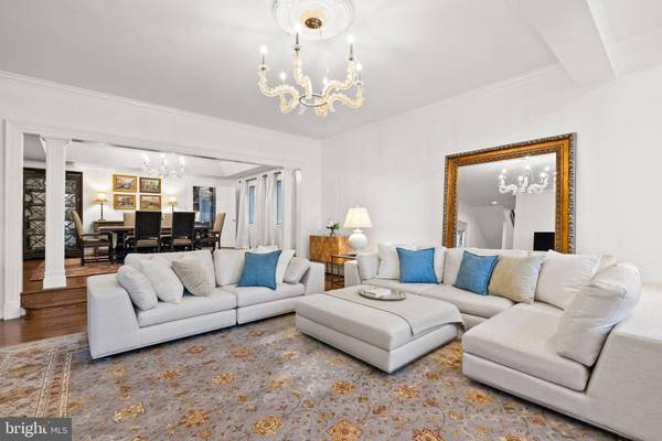 4613 CHARLESTON TER NW, Washington, DC 20007