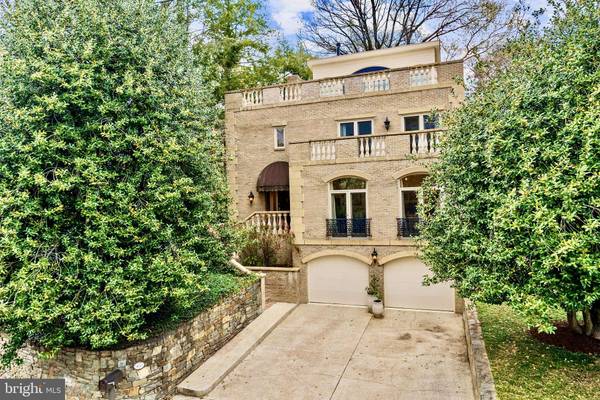 4613 CHARLESTON TER NW, Washington, DC 20007