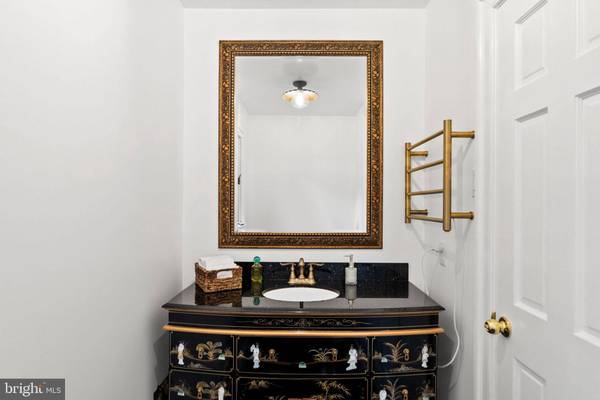 4613 CHARLESTON TER NW, Washington, DC 20007