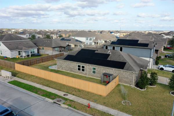 2317 Thunderbolt Peak DR, Rosharon, TX 77583