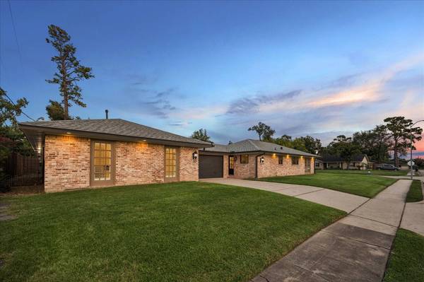 6434 Pineshade LN, Houston, TX 77008