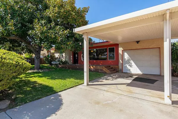 8590 Palm St, Lemon Grove, CA 91945