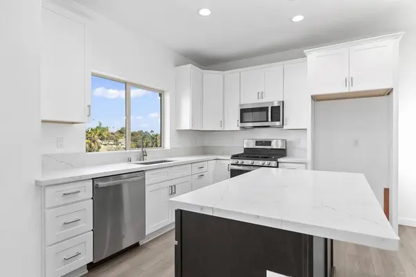 8564 Vista Azul Pl, Lemon Grove, CA 91945
