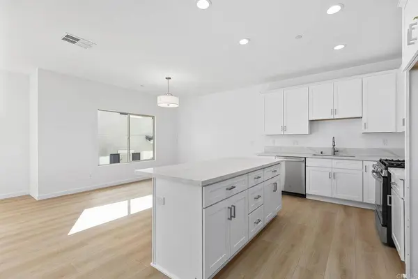 8579 Vista Azul Pl, Lemon Grove, CA 91945