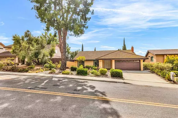 10021 Canyontop ST, Spring Valley, CA 91977