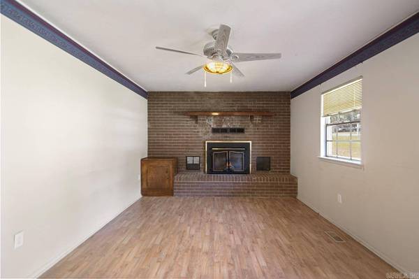 403 Pickwick Lane, North Little Rock, AR 72118