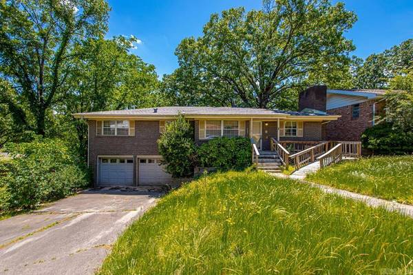 403 Pickwick Lane, North Little Rock, AR 72118