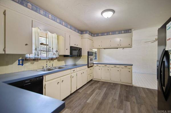 403 Pickwick Lane, North Little Rock, AR 72118