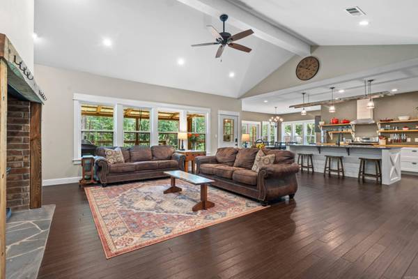 95 Thunder Mountain Road, Caddo Gap, AR 71935