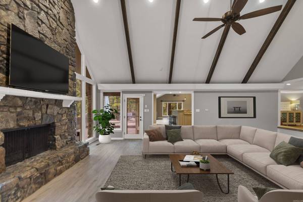 15 Saint Charles Court, Little Rock, AR 72211