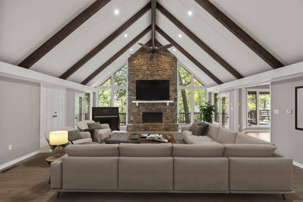 15 Saint Charles Court, Little Rock, AR 72211