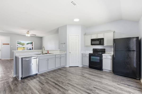 2421 Kenneth Dr., Benton, AR 72015